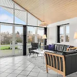 4 Bedroom Amazing In Σπίτι διακοπών Nordenbro Vesteregn