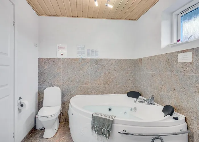 別荘 4 Bedroom Amazing In Nordenbro Vesteregn